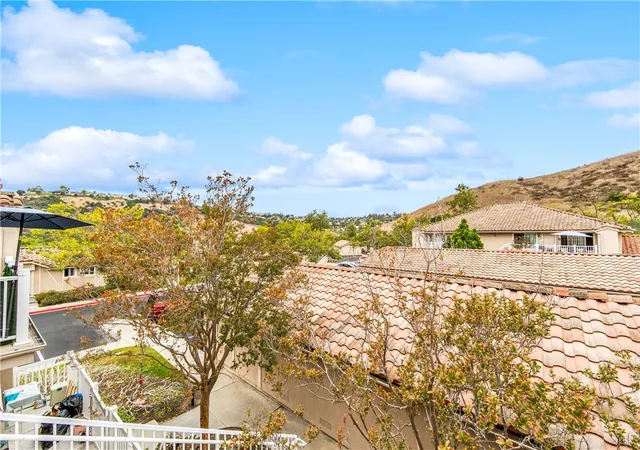 3rd image of 19801 Mdw Ridge Dr, Trabuco Canyon, CA 92679