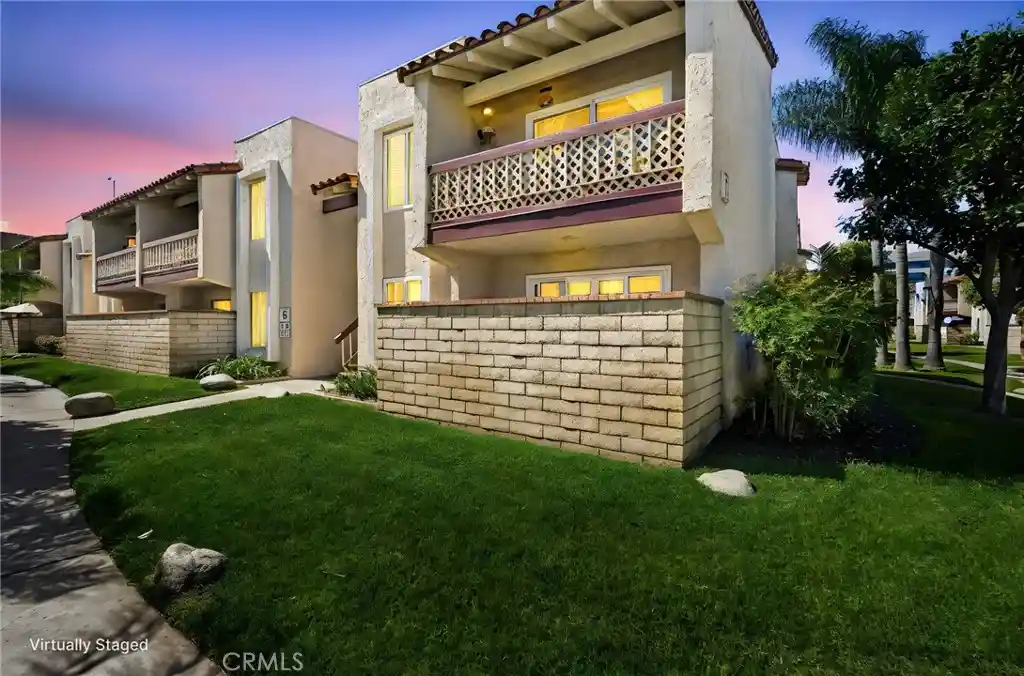 Condo for sale at 700 W La Veta #C7, Orange, CA 92868 | MLS# DW26135598