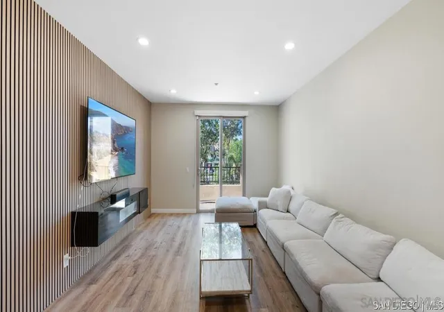 Listing Photo 3 - Condo for sale in building located at 8301 Rio San Diego Dr, San Diego, CA 92108 - Unit #7