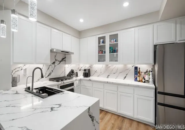 Listing Photo 5 - Condo for sale in building located at 8301 Rio San Diego Dr, San Diego, CA 92108 - Unit #7