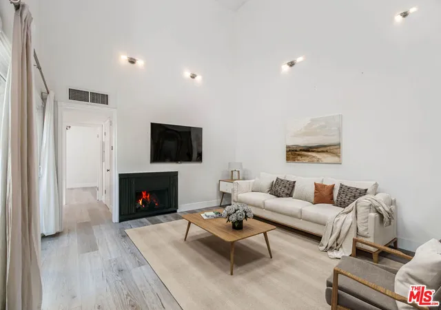 2nd image of 1339 N Columbus Ave #304, Glendale, CA 91202 | MLS# 26850515