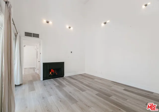 3rd image of 1339 N Columbus Ave, Glendale, CA 91202