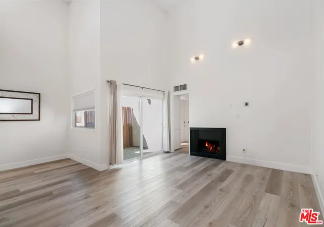 5th image of 1339 N Columbus Ave, Glendale, CA 91202