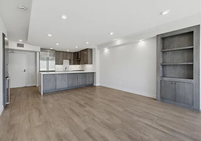 Listing Photo 5 - Condo for sale in building located at 500 W Harbor, San Diego, CA 92101 - Unit #905