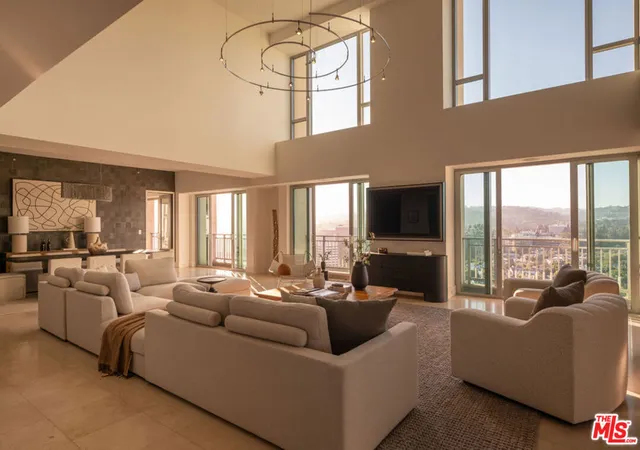 Listing Photo 4 - Condo for sale in The Remington located at 10727 Wilshire Blvd, Los Angeles, CA 90024 - Unit #PH2