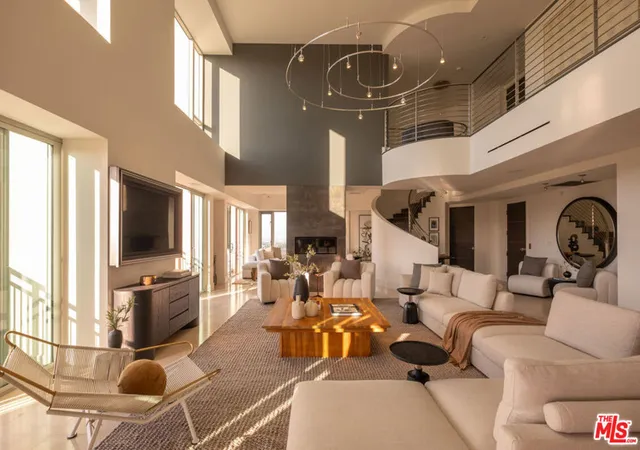 Listing Photo 5 - Condo for sale in The Remington located at 10727 Wilshire Blvd, Los Angeles, CA 90024 - Unit #PH2