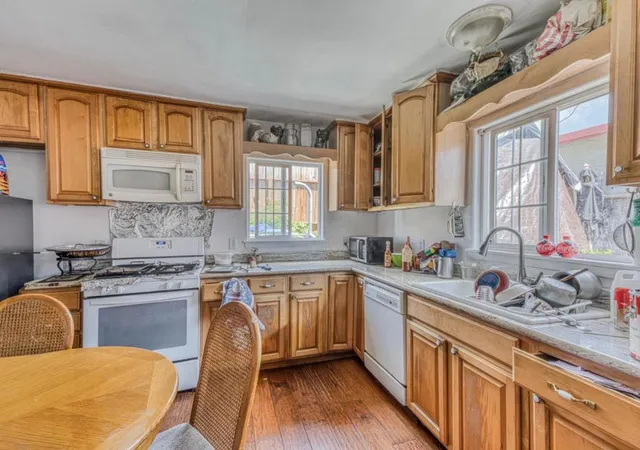 Listing Photo 5 - Condo for sale in building located at 1770 Flores St, Seaside, CA 93955