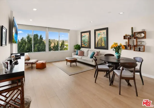 2nd image of 10501 Wilshire Blvd #902, Los Angeles, CA 90024 | MLS# 26849573
