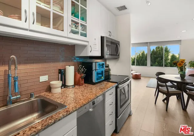 4th image of 10501 Wilshire Blvd #902, Los Angeles, CA 90024 | MLS# 26849573