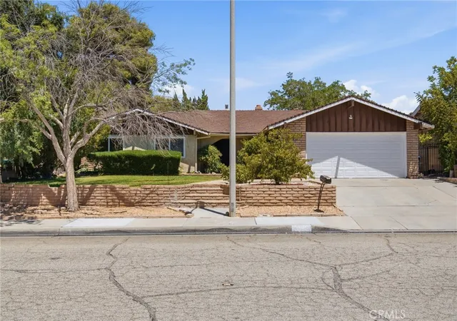 4th image of 44050 27Th W, Lancaster, CA 93536 | MLS# SR26132292