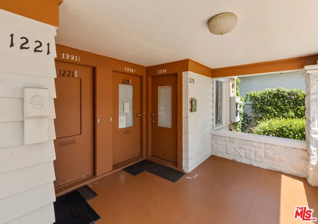 Listing Photo 4 - Condo for sale in building located at 1219 Irolo St, Los Angeles, CA 90006