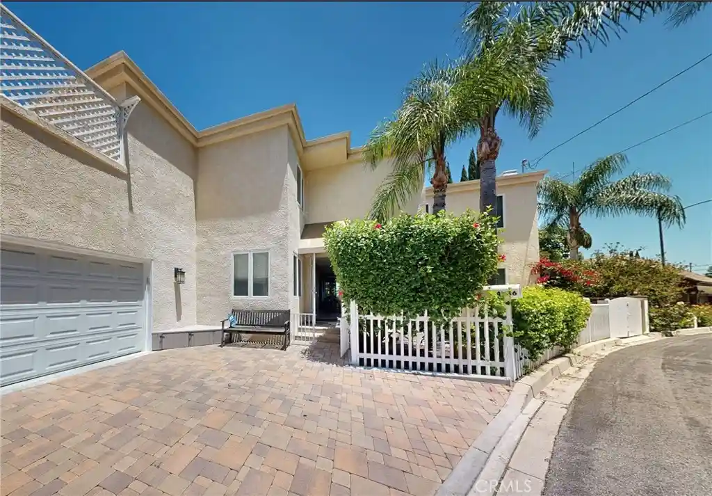 Photo 1 of Mansion for sale at 4936 Llano, Woodland Hills, CA 91364 | MLS# SR26135943 | Listing updated on 2026-10-29
