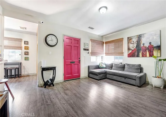 Homes for sale in Canoga Park, CA | 21006 Cohasset St, Canoga Park, CA 91303 | MLS# SR26135964
