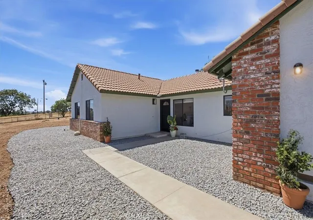 Photo 2 of Single family home for sale at 1340 Via Feliz, Fallbrook, CA 92028 | MLS# IV26135830 | Listing updated on 2026-09-25