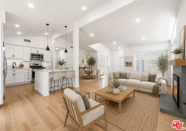 3rd image of 22320 Itasca St, Chatsworth, CA 91311 | MLS# 26850545