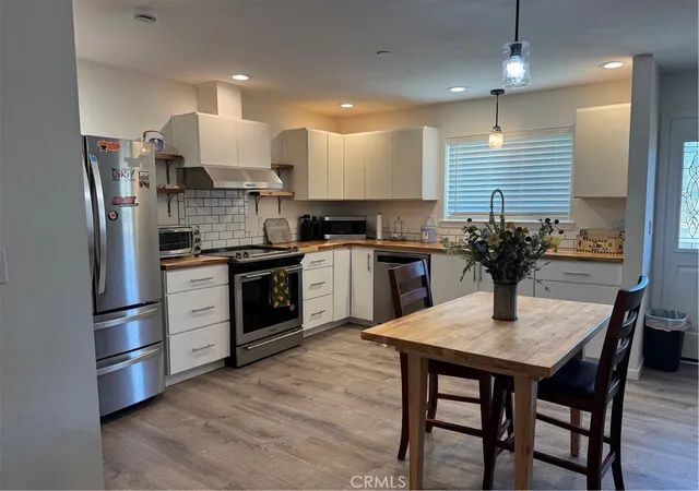 Photo 3 of Single family home for sale at 15255 Summit Blvd, Cobb, CA 95426 | MLS# LC26135306 | Listing updated on 2026-09-30
