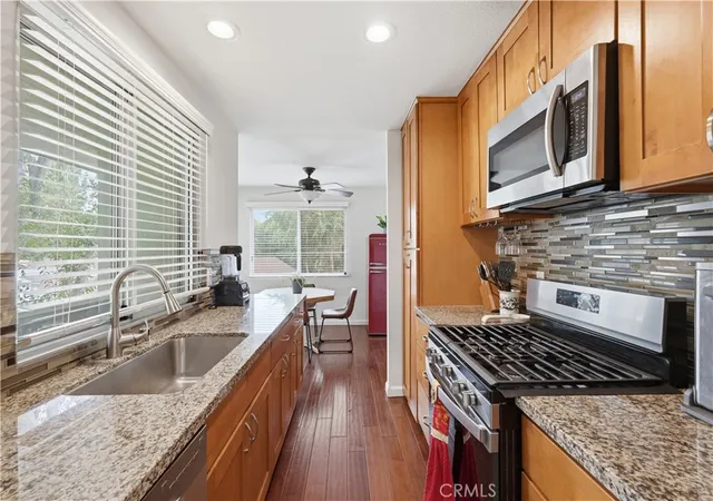 Listing Photo 5 - Condo for sale in building located at 22122 Caminito Vino, Laguna Hills, CA 92653
