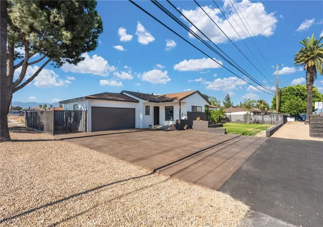 Photo 2 of Single family home for sale at 17912 Merrill, Fontana, CA 92335 | MLS# IV26136069 | Listing updated on 2026-10-04