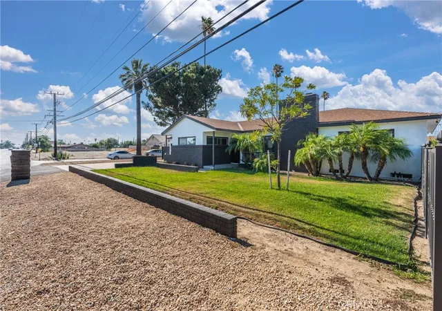 Photo 3 of Single family home for sale at 17912 Merrill, Fontana, CA 92335 | MLS# IV26136069 | Listing updated on 2026-10-04