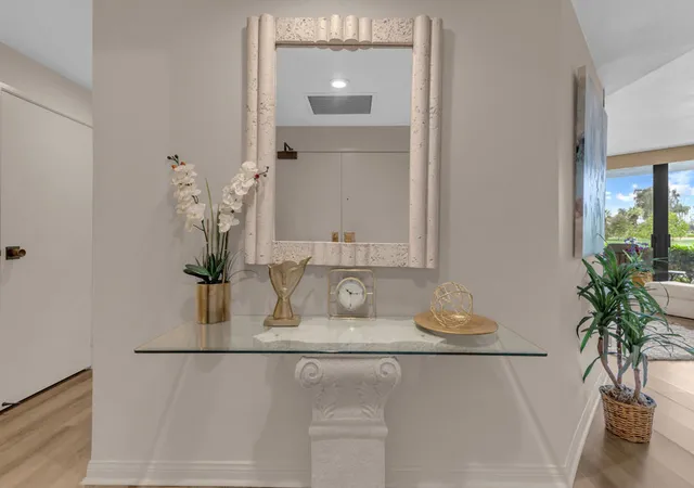 Listing Photo 4 - Condo for sale in building located at 910 Island Dr, Rancho Mirage, CA 92270 - Unit #112