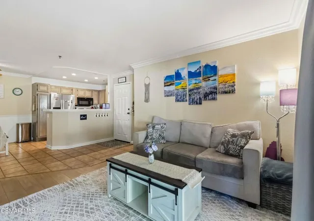 Homes for sale in Oak Park, CA | 5805 Oak Bend Ln #211, Oak Park, CA 91377 | MLS# 226002930