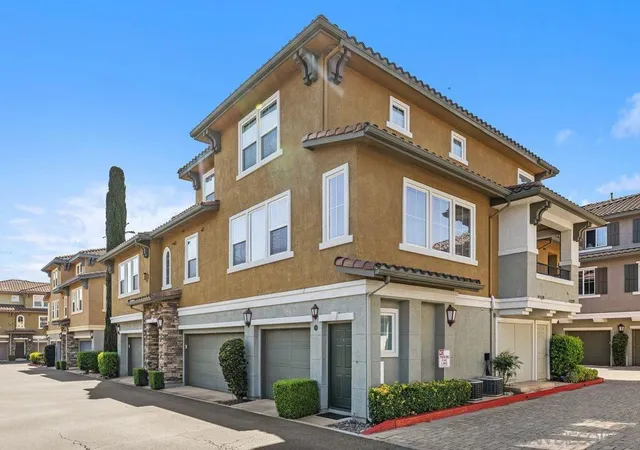 2nd image of 156 Via Montisi, Santee, CA 92071 | MLS# 260015151SD