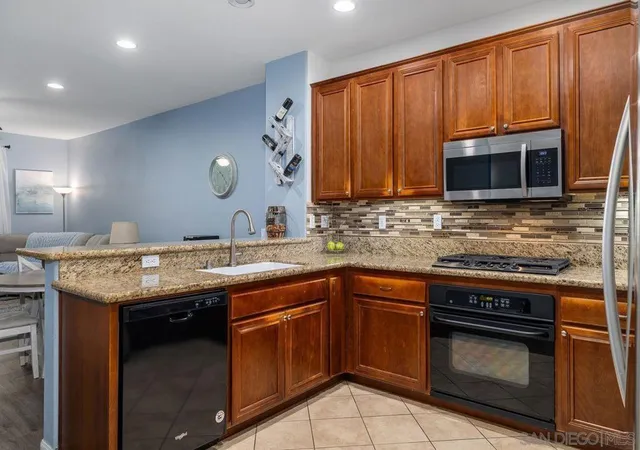 Listing Photo 5 - Condo for sale in building located at 156 Via Montisi, Santee, CA 92071