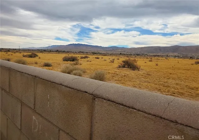 3rd image of 21621 Sandia Rd #150, Apple Valley, CA 92308 | MLS# HD26136200