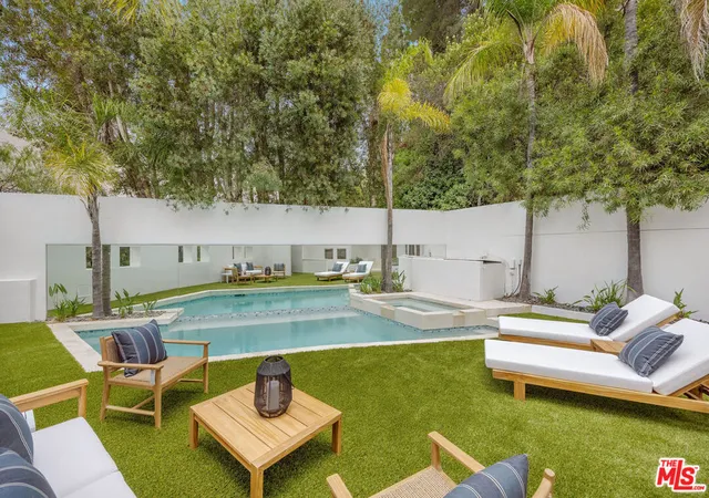 2nd image of 1414 Mockingbird Pl, West Hollywood, CA 90069 | MLS# 26850689