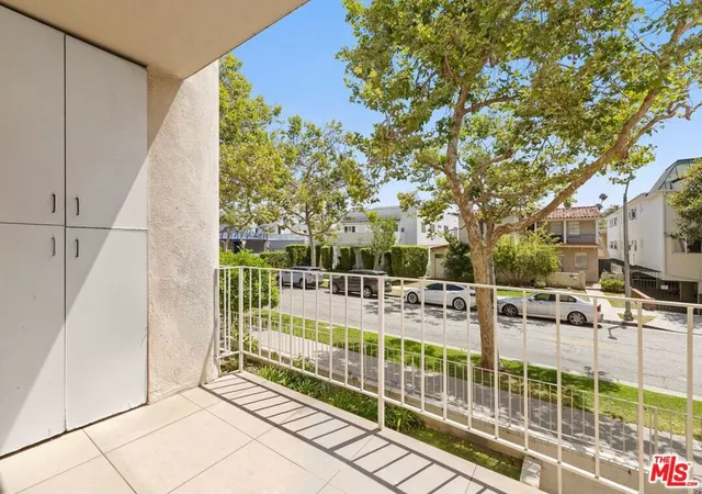 Homes for sale in Beverly Hills, CA | 423 S Rexford Drive, Beverly Hills, CA 90212 | Houzeo