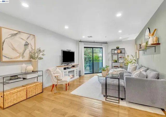 4th image of 1201 Alta Vista Dr #108, Walnut Creek, CA 94596 | MLS# 41139232