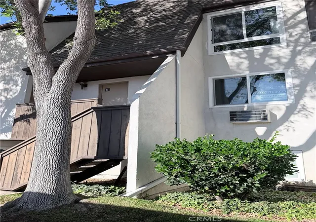 Listing Photo 2 - Condo for sale in building located at 8085 Caminito De Pizza, San Diego, CA 92108 - Unit #S
