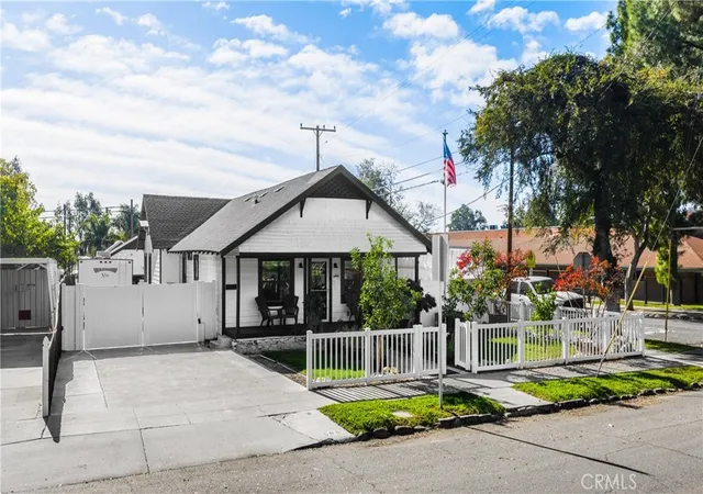 2nd image of 506 E 11th, Upland, CA 91786 | MLS# IV26136378
