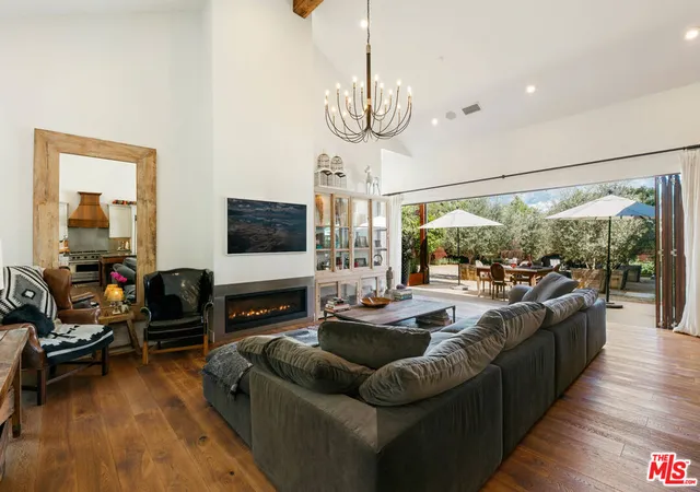 Homes for sale in Agoura Hills, CA | 28960 Crags Dr, Agoura Hills, CA 91301 | MLS# 26850575