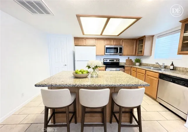 Listing Photo 4 - Condo for sale in building located at 3448 Hathaway, Long Beach, CA 90815 - Unit #143