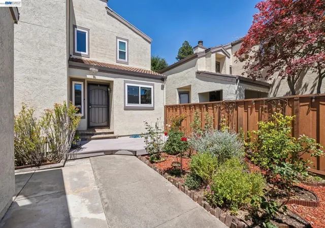 Photo 2 of Single family home for sale at 28086 Thorup Ln, Hayward, CA 94542 | MLS# 41139250 | Listing updated on 2026-06-29