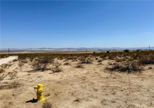 Homes for sale in 29 Palms, CA | 70100 29 Palms Hwy, 29 Palms, CA 92277 | MLS# JT26125646