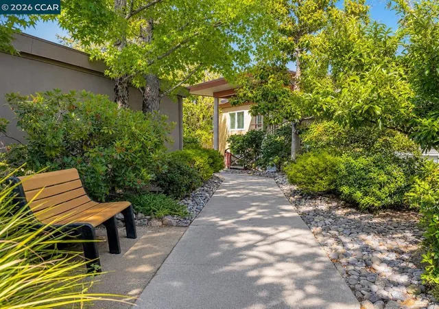 2nd image of 1208 Skycrest Dr #5, Walnut Creek, CA 94595 | MLS# 41139263