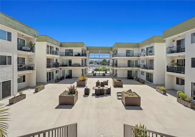 3rd image of 1600 Ardmore Ave, Hermosa Beach, CA 90254