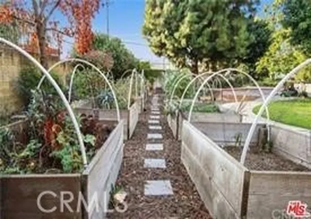 Homes for sale in Los Angeles, CA | 5832 Bowcroft, Los Angeles, CA 90016 | Houzeo