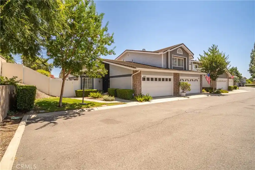 Listing Photo 1 - Condo for sale in 1062 Brookfield Pl located at 1062 Brookfield Pl, Glendora, CA 91741 - Unit #54