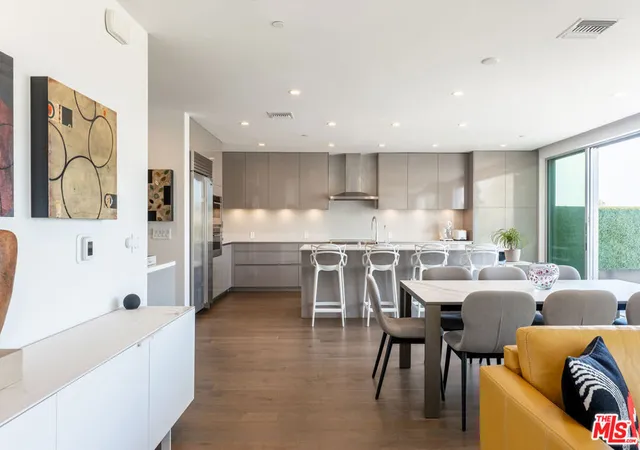3rd image of 728 N Sweetzer Ave, Los Angeles, CA 90069