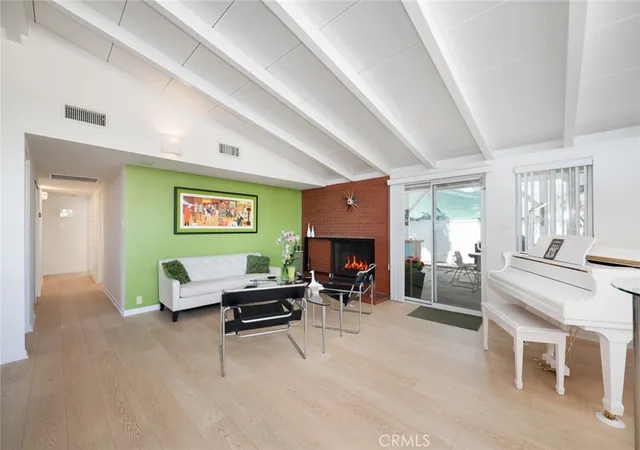 Photo 2 of Sale Pending at 19800 Friar, Woodland Hills, CA 91367 | MLS# SR26136653 | Listing updated on 2026-10-03