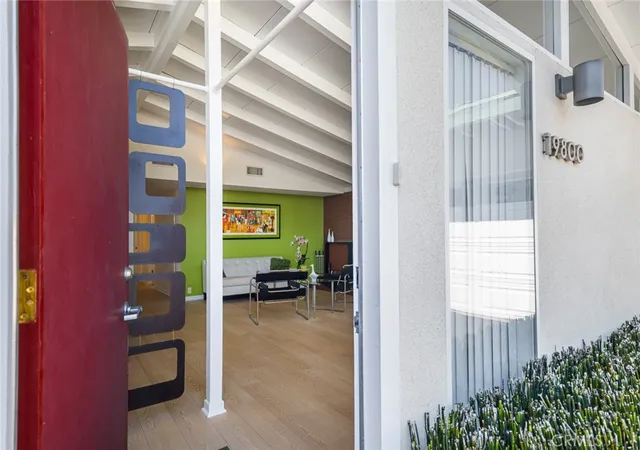 Photo 3 of Sale Pending at 19800 Friar, Woodland Hills, CA 91367 | MLS# SR26136653 | Listing updated on 2026-10-03