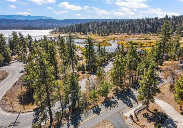 4th image of 39337 Garden Pl, Fawnskin, CA 92333 | MLS# 219149528DA