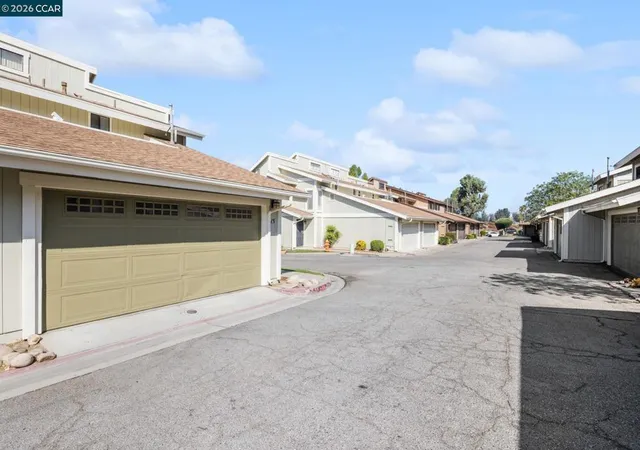 Photo 3 of Townhouse for sale at 1991 Central Ave #15, Highland, CA 92346 | MLS# 41139291 | Listing updated on 2026-10-07