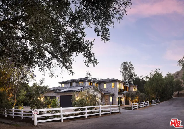 Homes for sale in Hidden Hills, CA | 5544 Hoback Glen Rd, Hidden Hills, CA 91302 | MLS# 26848001