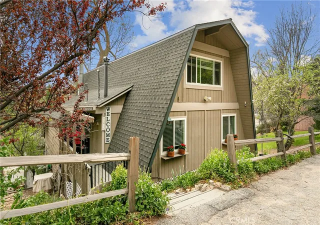 Homes for sale in Lake Arrowhead, CA | 27935 St Bernard, Lake Arrowhead, CA 92352 | MLS# IG26135402