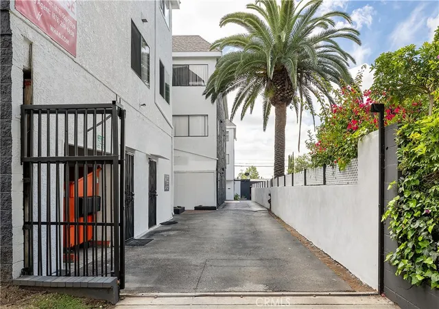 image of 420 W Windsor, Glendale, CA 91204 | MLS# SR26136804