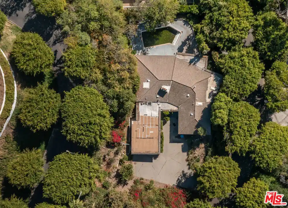 Photo 1 of Single family home for sale at 1150 Laurel Way, Beverly Hills, CA 90210 | MLS# 26851209 | Listing updated on 2026-10-19